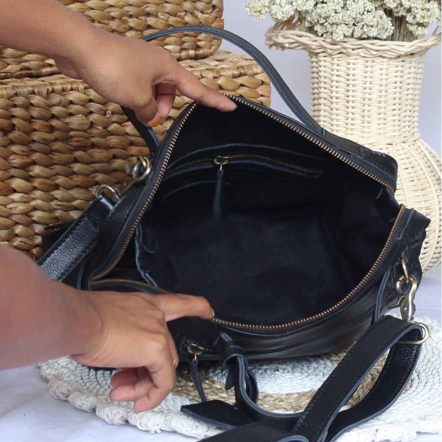 TAS KULIT ASLI WANITA HAND BAG DAN SLEMPANG BELLA HITAM/ FREE GRAVIR NAMA DI GANTUNGAN TAS