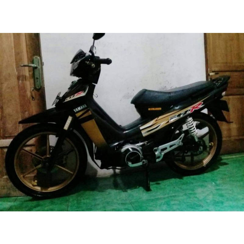 striping sticker variasi  Yamaha fiz R hitam gold