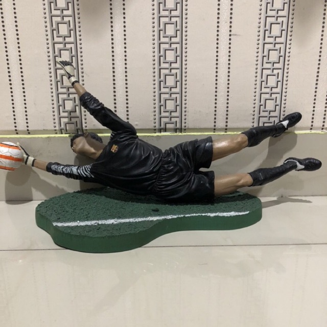 Victor Valdes Barcelona GK 1/6 Scale