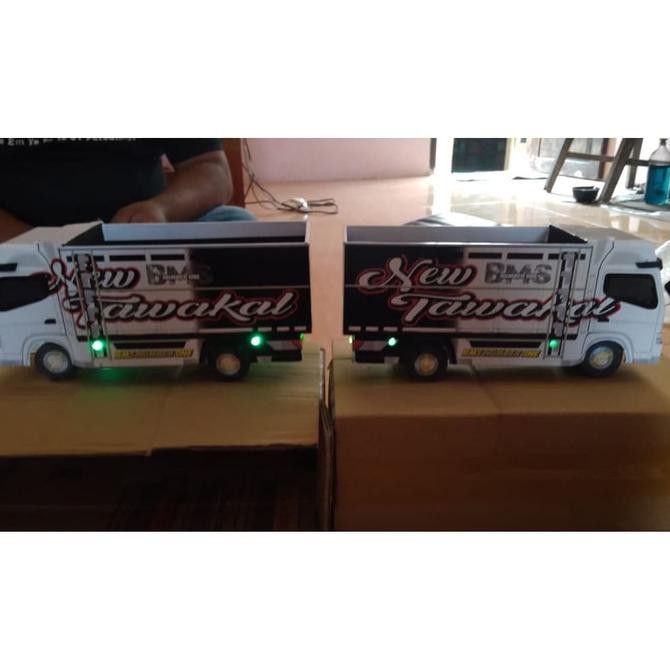 MINIATUR TRUK TRUCK OLENG NEW TAWAKAL PUTIH VARIASI LAMPU DAN TERPAL - Polos, REMOTE CONTROL