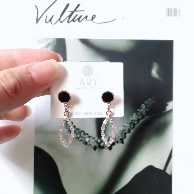 New arrival perhiasan anting titanium import super mewah fashion wanita anti luntur dan anti karat