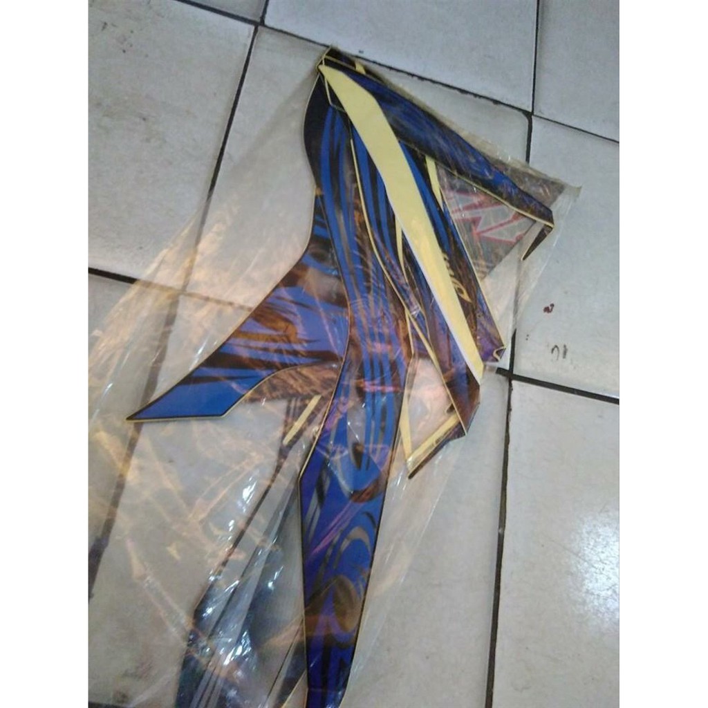 Stiker striping Yamaha Jupiter MX 135 tahun 2011 biru hitam.