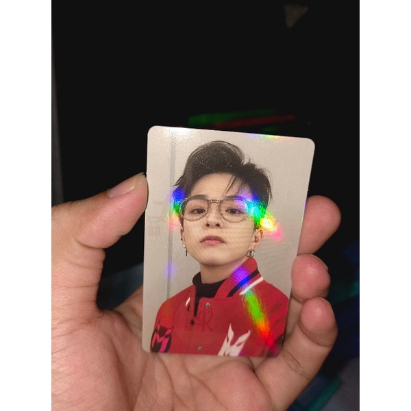 PC Hologram Treasure Asahi Hoodie Merah Kacamata Benefit Weverse