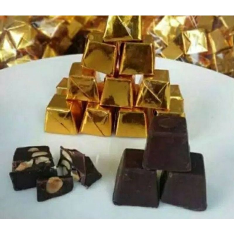 

coklat piramid bahan silverqueen rasa enak mantap uk250
