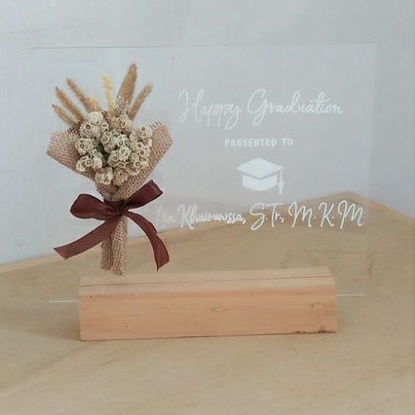 

Acrylic Dried Flower Frame | Frame Akrilik Bunga Kering | Hadiah Wisuda | Hadiah Ultah | Gift Box