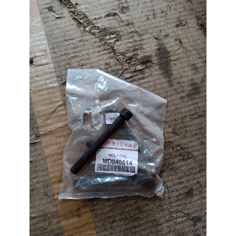 baut cylinder silinder hed head L039 L300 diesel