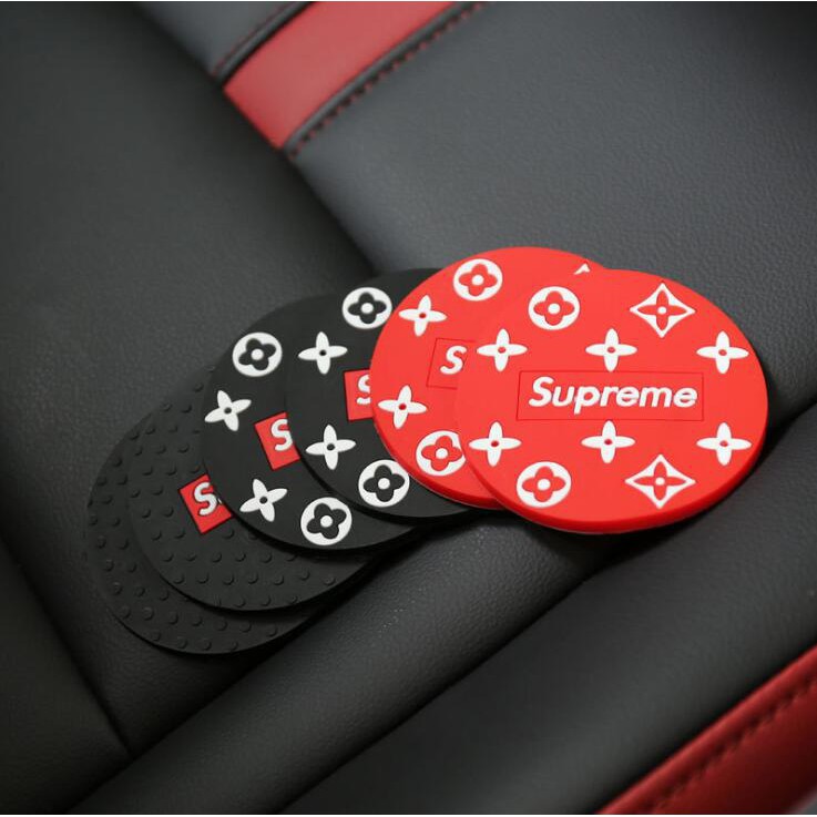 Tatakan Botol/Kaleng Minuman Bahan Karet Anti Slip Motif Supreme untuk Mobil