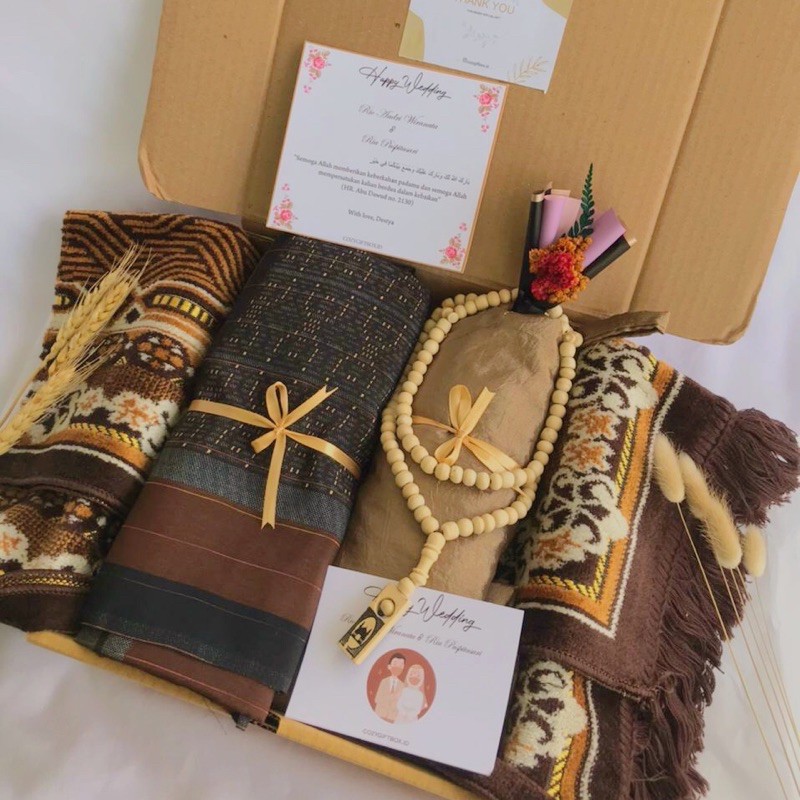 Paket hampers mukena, sajadah, sarung, hampers wedding