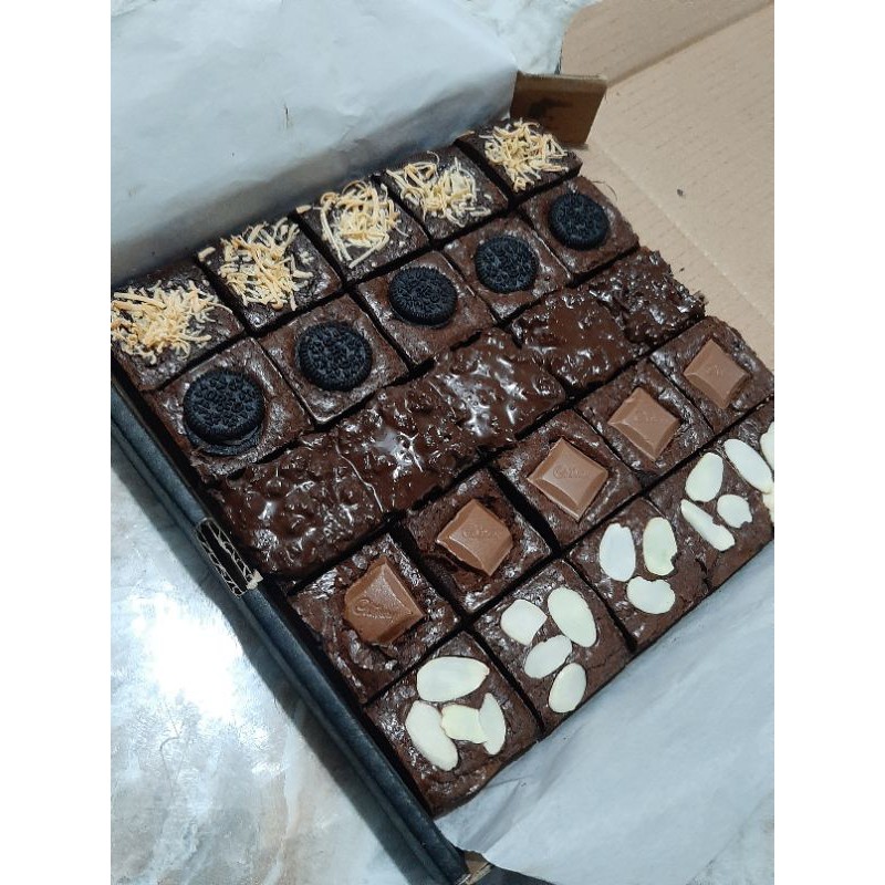 

Hampers Fudgy Brownies Mix Premium