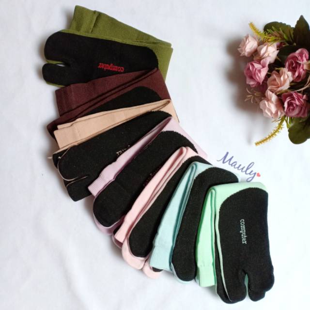 Kaoskaki jempol tapak hitam