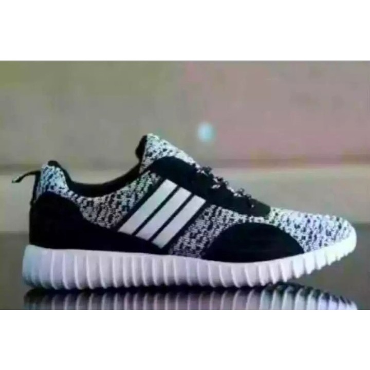 SEPATU SNEAKERS  YZ CORAK TUTUL