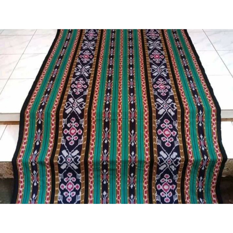 tenun blanket nuansa hijau