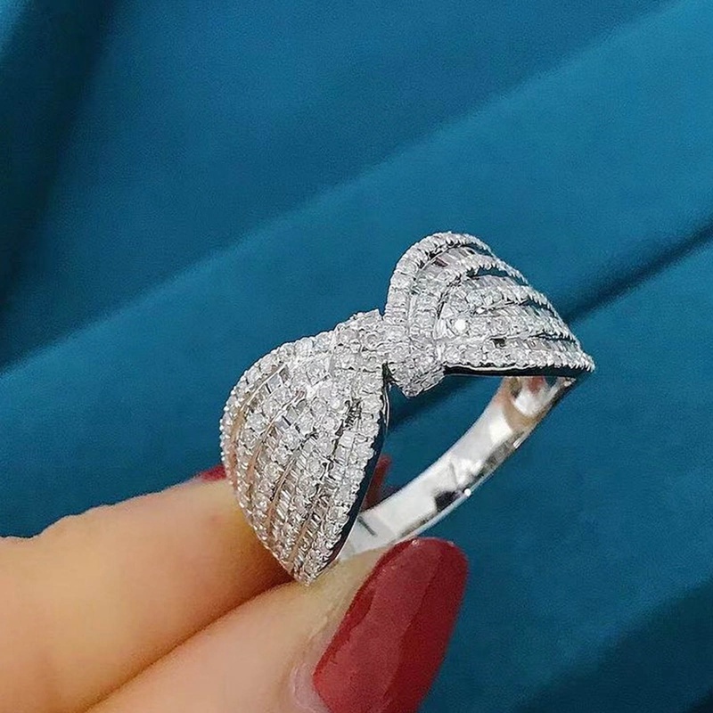 Cincin Pernikahan Desain Pita Hias Cubic Zirconia Warna Putih Gaya Romantis / Simple Untuk Wanita