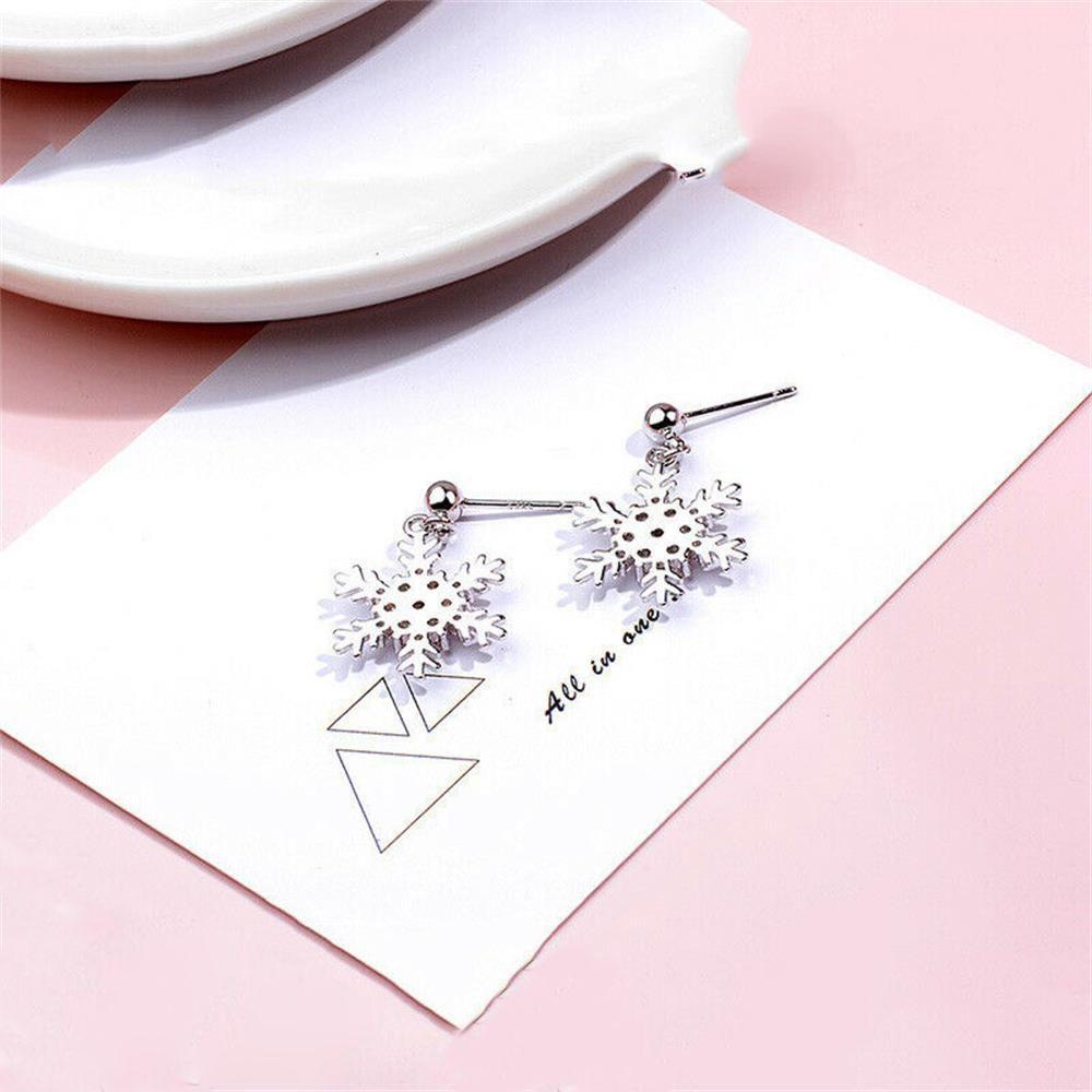 Perhiasan Anting Bentuk Bunga Snowflake Bahan Zircon Untuk Natal