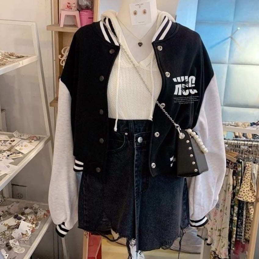 Jaket Baseball Crop Hugs - Simply Bomber Jacket - Jaket Varsity Wanita - Bahan Fleece - Allsize