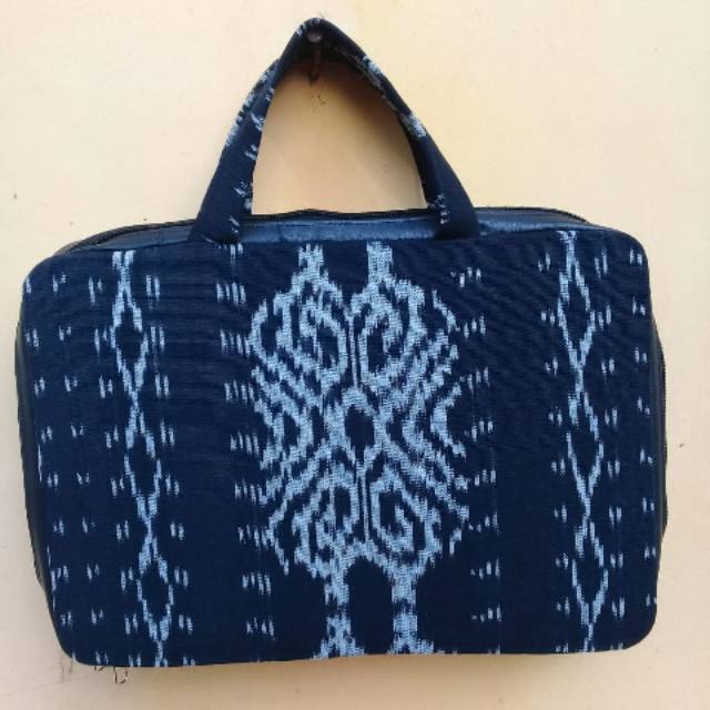 Tas laptop tenun troso
