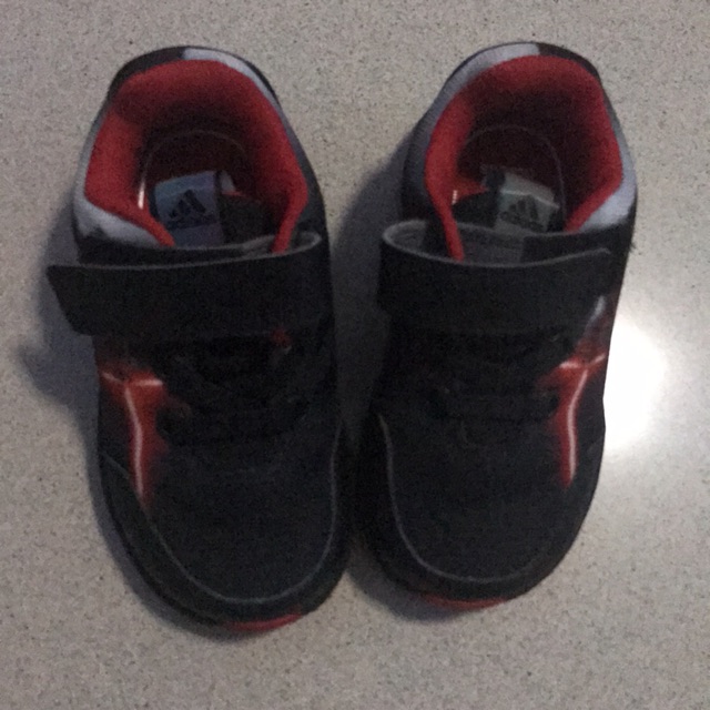 Sepatu adidas anak star wars