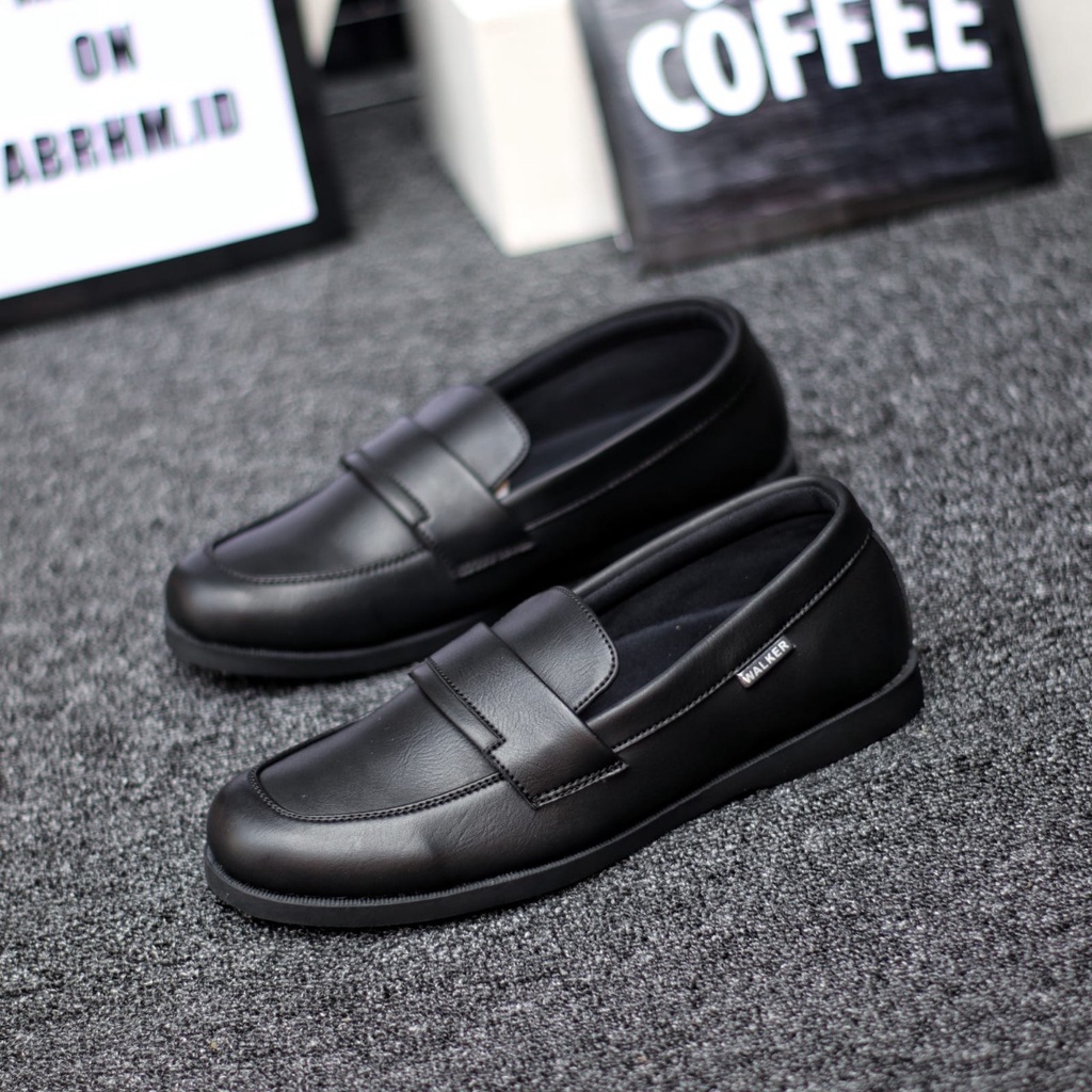 LAMO Sepatu Kasual Casual Slip On Pria Kerja Kulit Sintetik Model Slop Original Brand Kondangan Hitam