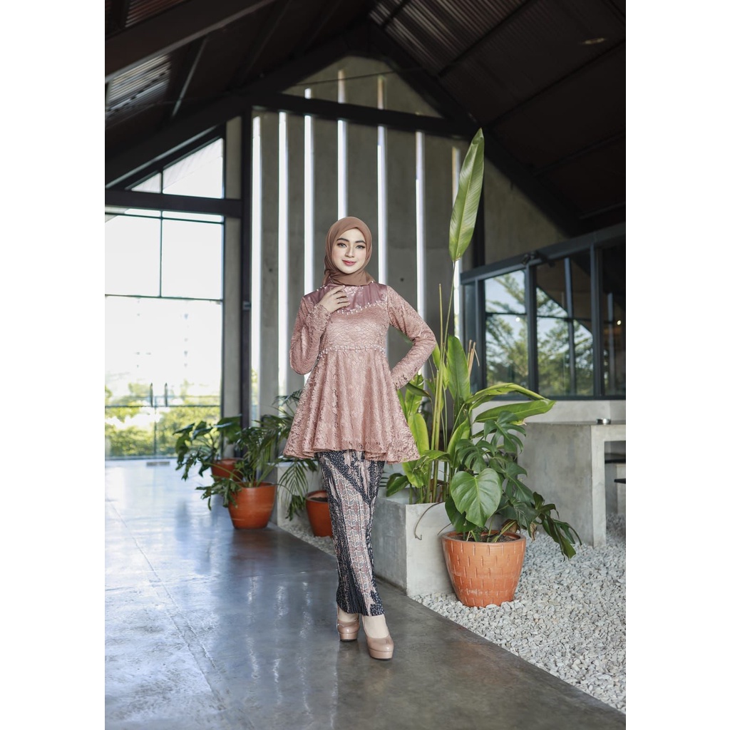 Vanriz Kebaya-Kebaya Brokat Pevita Dalaman Velvet Full Paet