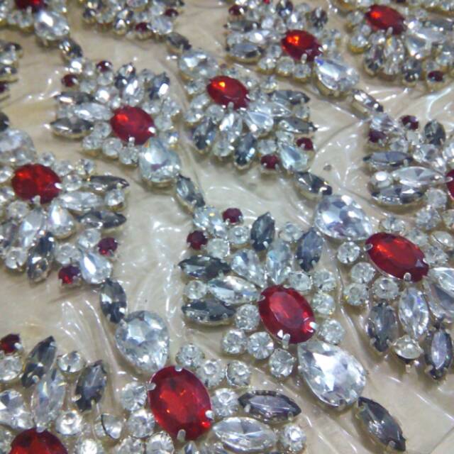 SWAROVSKI CANGKANG BROACH GRADE A MERAH