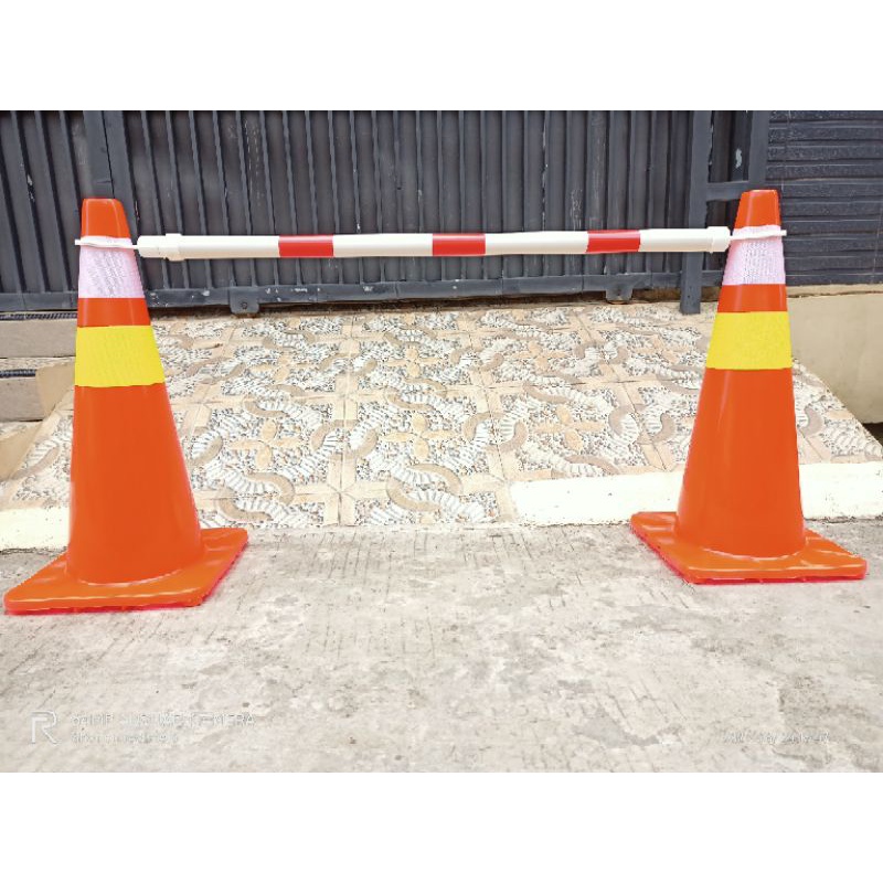 cone pole /cone bar stik/pembatas trafik cone