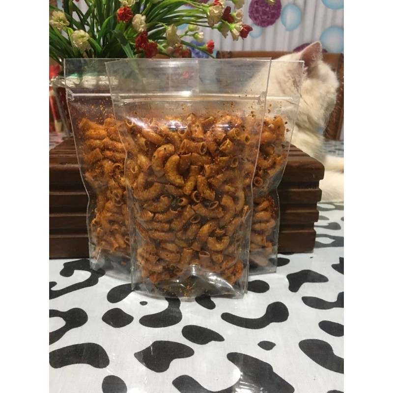 

MAKARONI PEDES NAMPOL,dibuat dengan bumbu yang khas dan beda dari yang lain