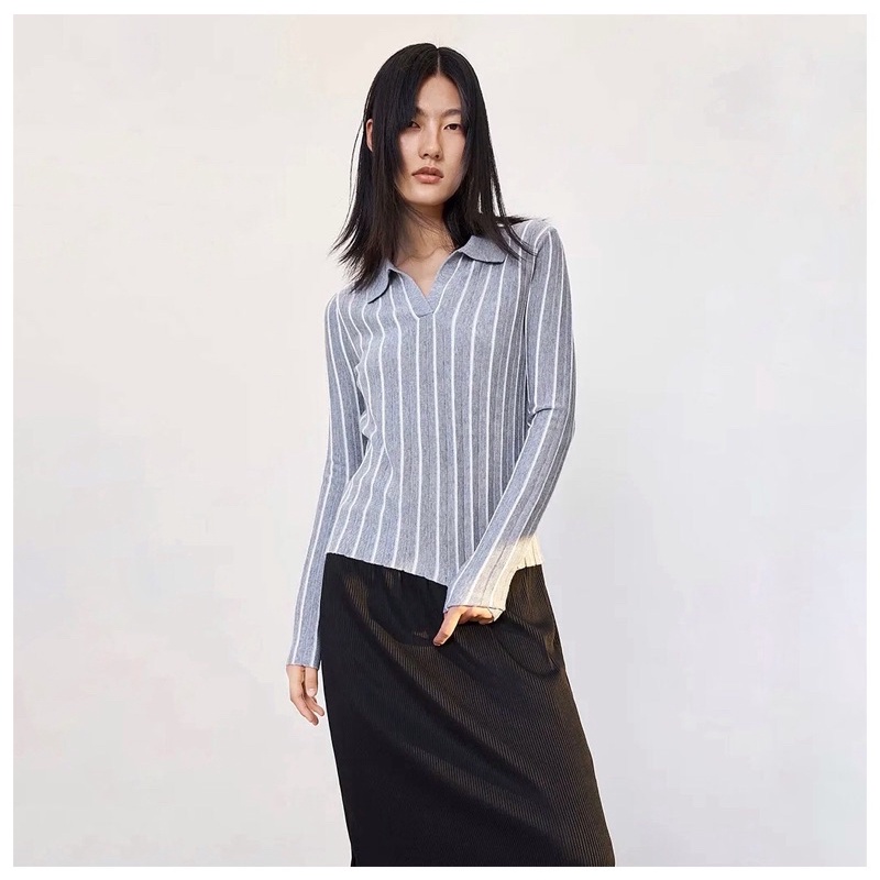 NMTSJ - Atasan Blouse Rajut Plisket Abu-Abu Putih
