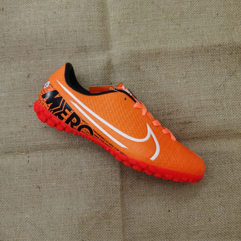 Sepatu Futsal gerigi sol import Nikee mercurial terbaru