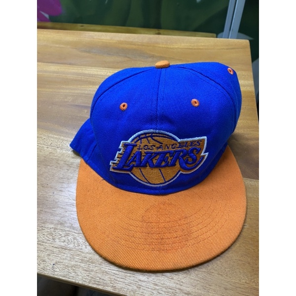 Topi Lakers 9 fifty second