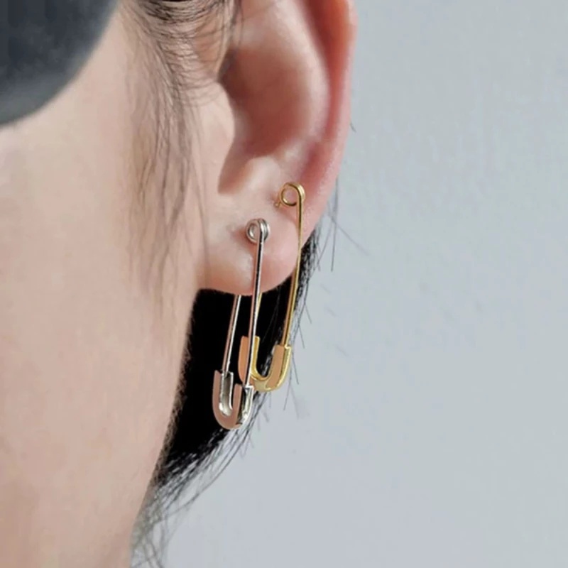 Anting Stud Tindik Bentuk Paperclip Bahan Stainless Steel Gaya Punk Gothic Untuk Wanita