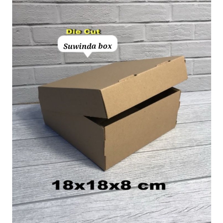 

Kardus uk. 18x18x8 cm....Die Cut kotak box untuk cake dll