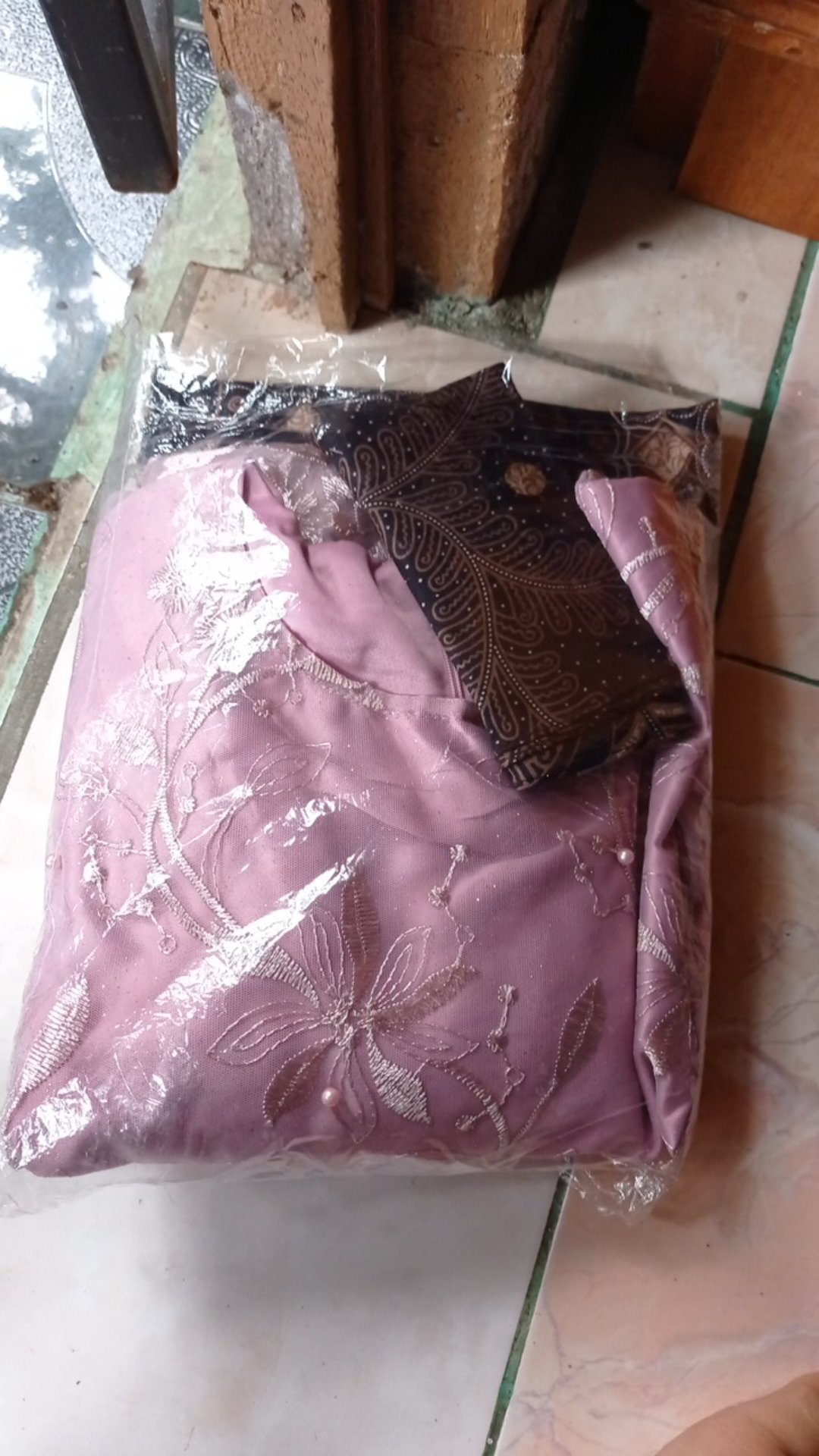 Batik Couple Kebaya Tunangan Set Annisa Lamaran Wisuda Nikahan Wanita Terbaru Modern