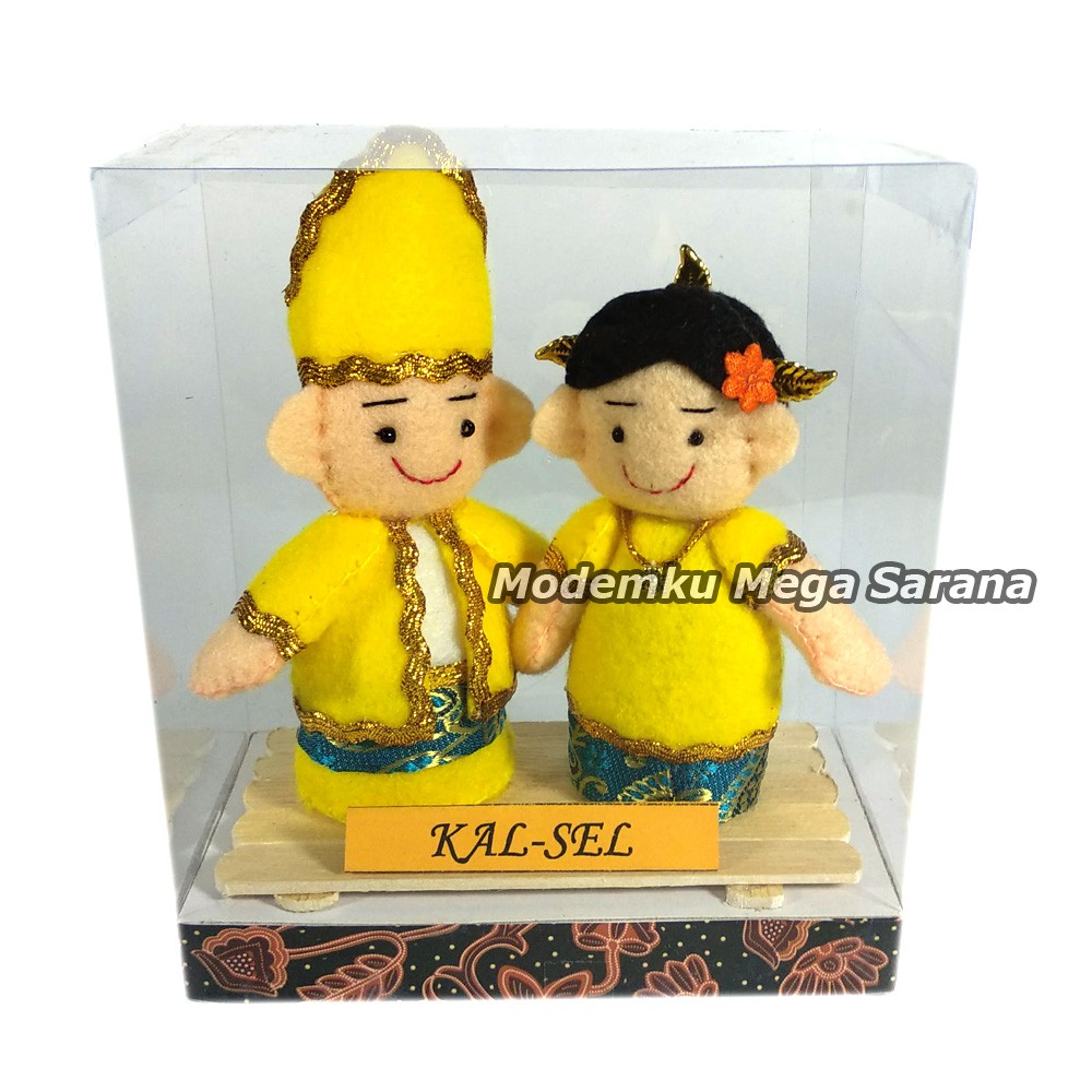 Boneka Pakaian Adat Kalimantan Selatan