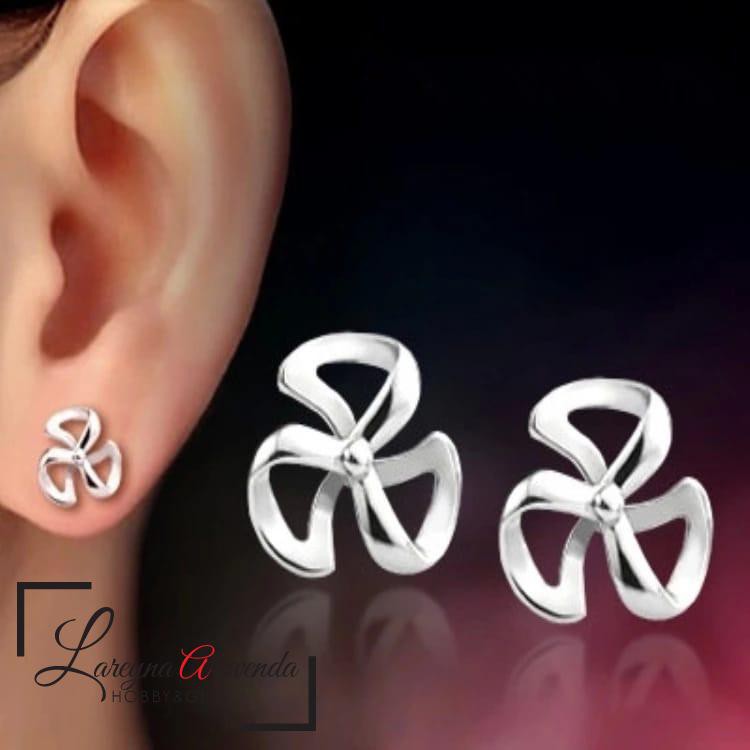 Anting Titanium Anti Karat Non Alergi Motif Clover AT007