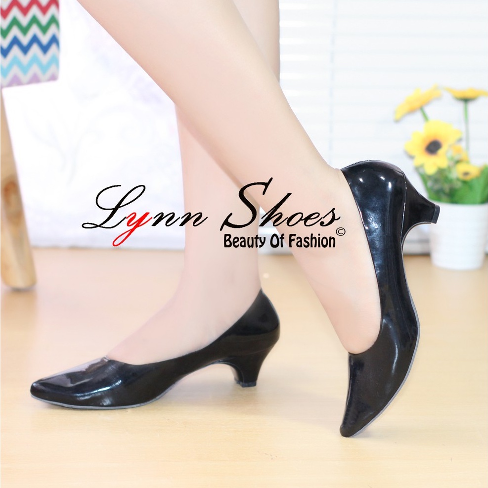 Lynn Phantofel Sepatu Kerja Wanita Heels Pendek PH5MG - Cream / Hitam