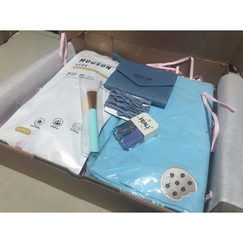 

Hampers gift box kado ulang tahun anniversary kado ultah