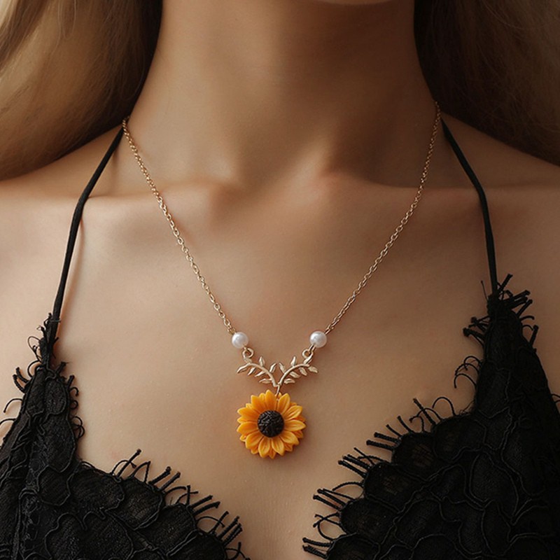 Pendant Pearl Sunflower Necklace Charm Simple Elegant Collarbone Chain Jewelry