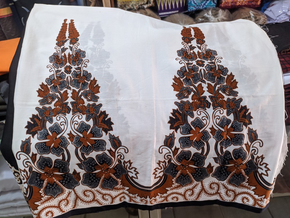 Kain Batik Solo Motif Sogan Gunungan Bunga Warna Dasar Putih A