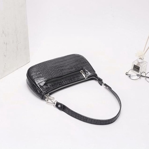 SALE !  tas selempang wanita tas wanita branded Tas gendong wanita tas bahu Wanita Tas import wanita batam crossbody bag sling bag wanita tas wanita terbaru tas wanita kekinian COD Tas wanita Z4ra bag