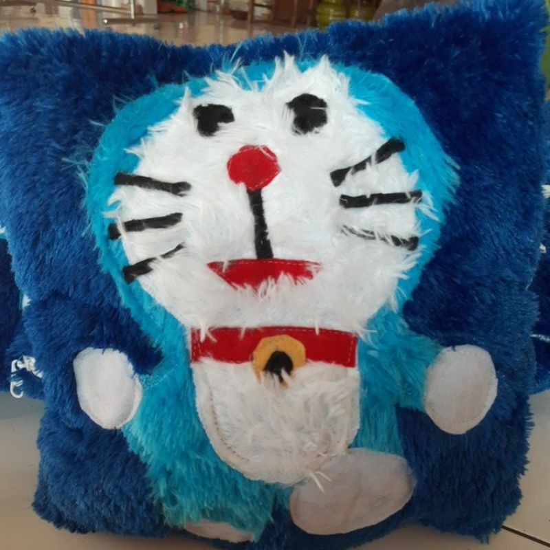 BANTAL BULU ANAK DORAEMON
