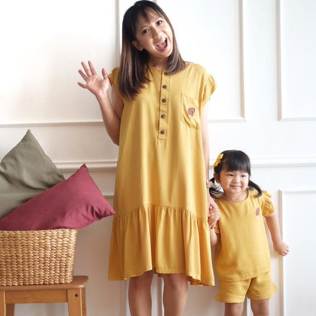 Mooi Daster Wanita Kika Ruffle Dress &amp; Setelan Piyama Viscose Kika Ruffle Set Mom n Me cbks