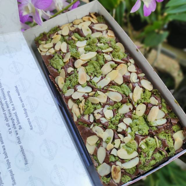 

Brownies Panggang Greentea Almond