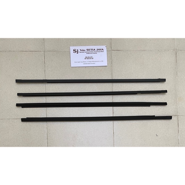 Pelipit kaca luar isuzu panther kotak / panther lama 4 pintu