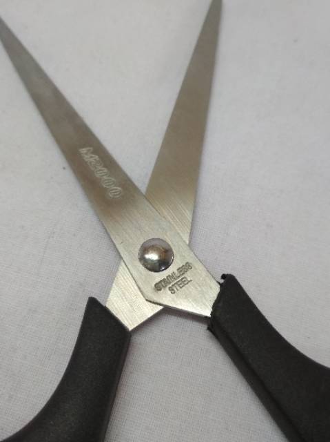 Gunting Baja Sedang Lubang Gagang Karet Stainless Steel M2000 Scissors