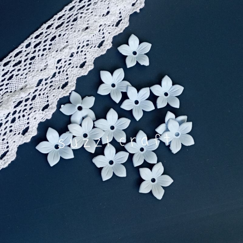 manik akrilik jasmine per10 gram size 22mm