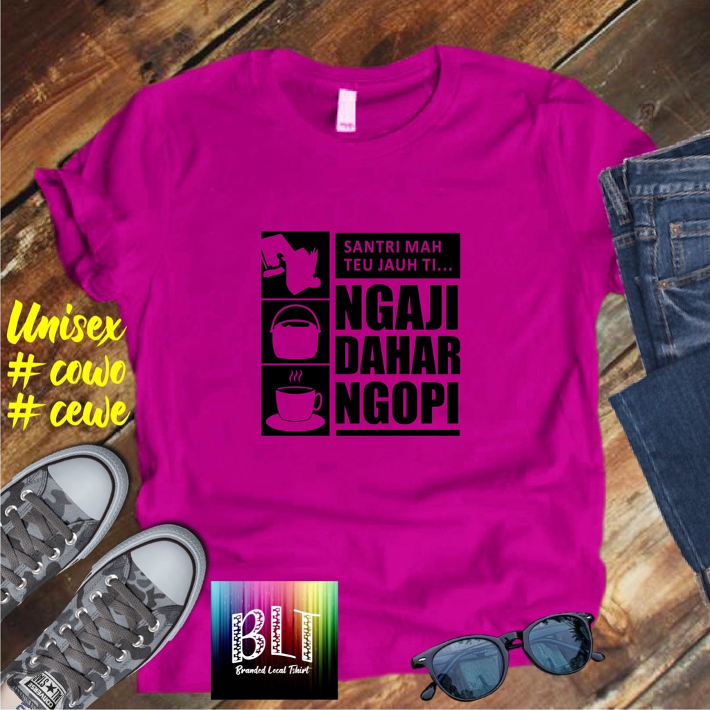 COD/ KAOS NGAJI DAHAR NGOPI SANTRI /KAOS TULISAN/KAOS SANTRI KEKINIAN/KAOS DAKWAH/KAOS ISLAM/SANTRIWATI/KAOS HITS 2022/KAOS BERGAMBAR KAOS EKSPRESI KAOS PRIA TSHIRT WANITA Santai Crew Neck V-Neck Slim-fitting Polos Setrip Hitam Putih Crew Neck