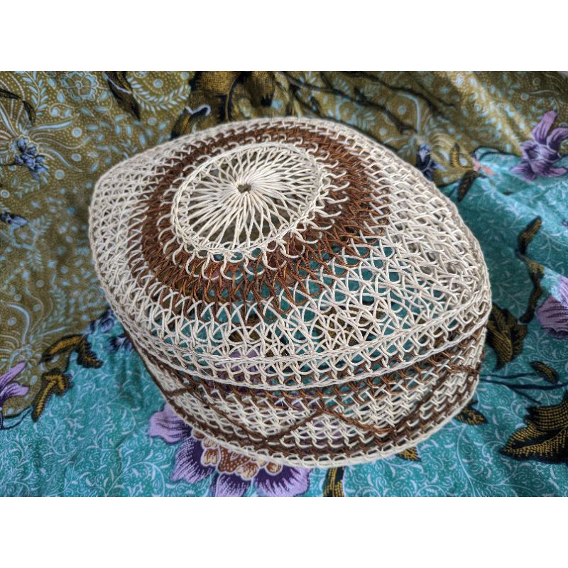 peci rotan khas kalimantan
