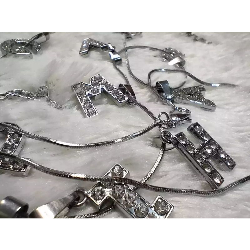 KALUNG WANITA TERBARU/KALUNG RHODIUM HURUF ANTI KARAT / KALUNG LIONTIN HURIF ABJAD A - Z WANITA SILVER KEKINIAN L-KALUNG MODEL TERBARU-KALUNG WANITA