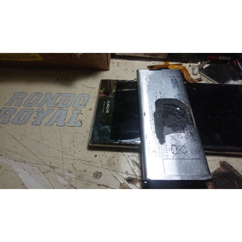 mesin xz premium docomo normal tested.  modul kamera xz premium clean.  sim tray+mmc tray silver. pe