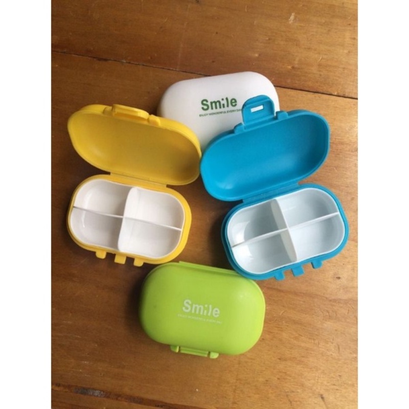 Portable Mini Medicine Cases Macaron Separate Storage Pill Box Plastic Kit Carry-on Four Compartment Storage Box